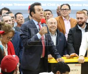 Nasralla acompañó su posteo con dos imágenes de una denuncia de una acta en la que denuncian una supuesta manipulación de votos.