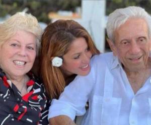 Shakira ha mostrado que su madre ha acompañado a su padre durante todo este proceso.