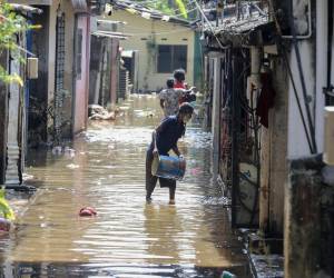 El presidente indonesio, Prabowo Subianto, visitó hoy la provincia de Aceh, una de las más afectadas por el desastre, donde anunció varias medidas de ayuda económica para los afectados.