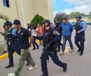 Los sospechosos, quienes son hermanos, fueron trasladados a la Dirección Policial de Investigaciones en Tegucigalpa.