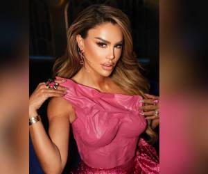 La actriz y cantante mexicana Ninel Conde estrena este viernes su reality ‘Sin filtro’, en la que habla de sus cirugías.
