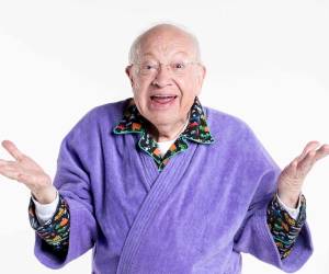 Eduardo Manzano murió ayer a los 87 años y su hijo Lalo Manzano confirmó hoy la noticia mediante un mensaje difundido en redes sociales, anuncio que se conoció de manera inmediata y resonó entre seguidores y colegas.