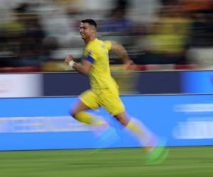 El delantero portugués Cristiano Ronaldo, jugador del Al Nassr saudí, antes de los 30 años marcó alrededor de 463 goles entre clubes y selección. Desde que cumplió 30 en adelante ha anotado más de 500 goles adicionales.