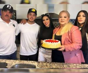 La polémica entre Kimberly Loaiza, Juan de Dios Pantoja, Steff Loaiza y Kenia Os resurgió en abril de 2026 en medio de una crisis familiar marcada por problemas de salud, acusaciones y señalamientos de manipulación.