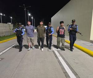 Los tres jovencitos detenidos en la colonia Modelo, de Intibucá, señalados de pertenecer a la Mara Salvatrucha MS-13.