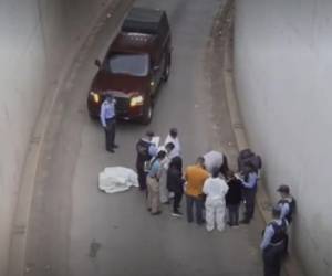 De manera preliminar, se conoció que la víctima respondía al nombre de Carmen Martínez.