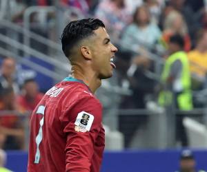 7,330 días después de jugar sus primeros minutos en un Mundial, Cristiano Ronaldo ha echado el cierre. Derrotado, él y la selección portuguesa, por España (1-0), por un gol de Mikel Merino, deja el torneo como el único jugador en casi un siglo que ha marcado en seis ediciones, pero sin lograr el título que le hubiese sentado en la mesa de los más grandes de la historia. Un adiós cruel, sí, pero ganándose el respeto de todos.