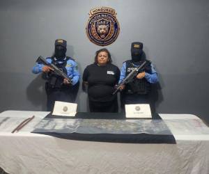 Agentes de la Dirección Anti Extorsión y Asociaciones Terroristas (DAET), capturaon Naly Johana Paz Martínez, de 44 años, alias de La Patrona, por tráfico de drogas en Puerto Cortés.