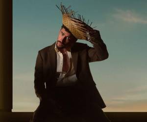 Este domingo, Bad Bunny subirá al escenario del Levi's Stadium en Santa Clara, California, sin recibir un solo centavo por su actuación. Sin embargo, los minutos que dure su show durante el descanso del Super Bowl LX pueden traducirse en el golpe financiero más rentable que haya visto la industria del entretenimiento global.