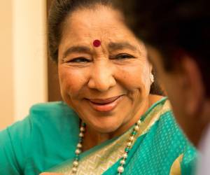 Fallece en la India la icónica cantante de playback a los 92 años. Colaboró con artistas como Boy George y Michael Stipe, marcando la época dorada de Bollywood.