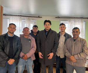 Las autoridades de la Secretaría de Relaciones Exteriores informaron que la embajada de Honduras en Rusia realizó visita al albergue y entregaron víveres.
