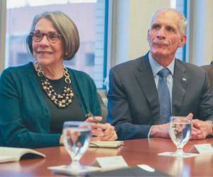 La canciller Mireya Agüero y el presidente Nasry Asfura tomaron la determinación de eliminar los pasaportes diplomáticos vitalicios.