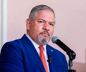 El excanciller fue nombrado como presidente ejecutivo del FOSEDE, días antes de que el gobierno de Xiomara Castro terminara.