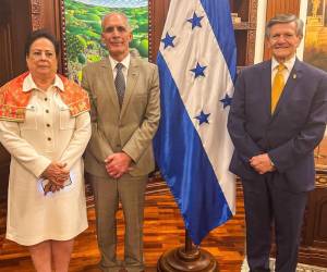 El presidente de la República, Nasry Asfura, se reunió con Martha Susana Peón Sánchez, embajadora de México en Honduras y con un grupo de empresarios que están interesados en invertir en el país.