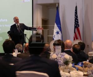 El gobernante también anunció la postergación del proceso de licitación energética de 1,500 megavatios, con el objetivo de definir bases más claras.