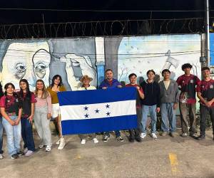 Un grupo de danza hondureño se encuentra en Colombia, país donde se registró un fuerte terremoto.