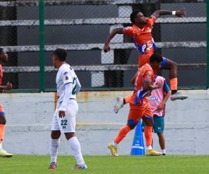 Daniel Carter Bodden anotó el primer gol de los Lobos de la UPNFM ante Platense.