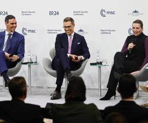 Sánchez incidió en la necesidad de que pensar en los flancos oriental y ártico, pero subrayó que también hay que poner el énfasis en el flanco sur.