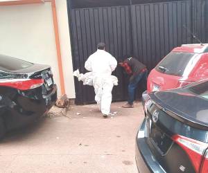 El cuerpo de la pequeña Liliana Yaneth Flores, de tres años de edad, fue ingresado a la morgue de Medicina Forense en Tegucigalpa.