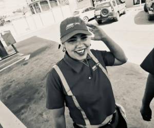 Kellyn Julissa Flores era bombero de una estación gasolinera de la carretera al sur de la capital.