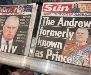 Sin residencia oficial, con su exmujer alojada en casas ajenas y sus hijas reorganizando su agenda pública, el príncipe Andrés reapareció este sábado en Sandringham por primera vez tras su arresto el pasado febrero.