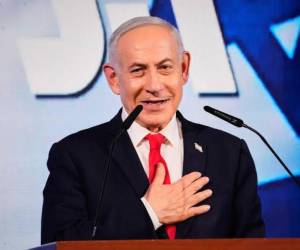 A Netanyahu le faltan así ocho escaños para la mayoría absoluta, y al bloque de Eisenkot, trece, por lo que ninguno de los dos podría gobernar sin el apoyo de los partidos árabes o de diputados del bloque contrario.