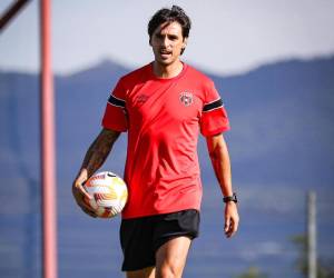 Bryan Ruiz estará al frente del Alajuelense dos partidos como técnico.
