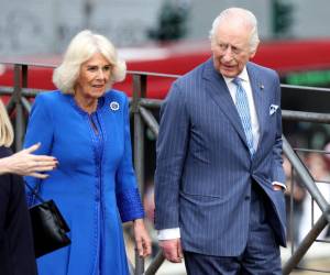 Buckingham Palace difundió el sábado la felicitación navideña oficial de Carlos III y la reina consorte Camila, una imagen que adquiere especial significado en el contexto del tratamiento oncológico que el monarca mantiene desde febrero de 2024.