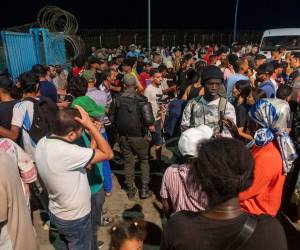 España y Marruecos acordaron agilizar la devolución de quienes entraron irregularmente, mientras Rabat intensificó los controles en carreteras y transportes y desplegó material antidisturbios ante nuevos intentos de entrada.