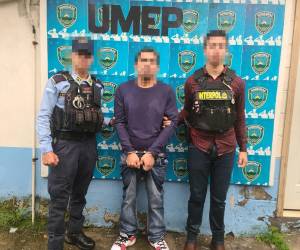 El sujeto fue detenido por la Policía Internacional en el aeropuerto Villeda Morales de la zona norte y entregado a las autoridades.