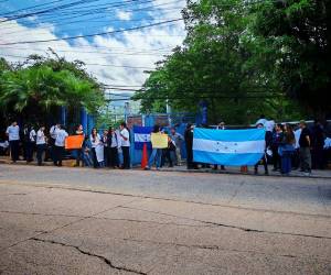 La Escuela Nacional de Música permanece sin clases luego de que padres de familia protestaran por el retiro de personal del centro.