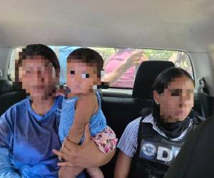 La madre manifestó que se fue a trabajar y dejó a la niña al cuidado de su padre; sin embargo, cuando regresó, no quisieron entregarle a la menor.