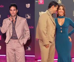 El cantante colombiano Maluma hizo una de las apariciones más comentadas de la noche al llegar a la alfombra de Premio Lo Nuestro acompañado de su novia, Susy Gómez, con quien derrochó amor ante las cámaras.