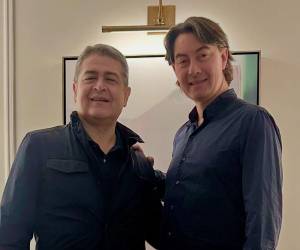 Luego de recuperar su libertad, el expresidente Juan Orlando Hernández utilizó su cuenta de Facebook para enviar un emotivo mensaje de agradecimiento a su abogado Renato Stabile.