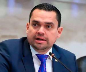 Tomás Zambrano, jefe de la bancada del Partido Nacional, rechaza las declaraciones del partido Libertad y Refundación.