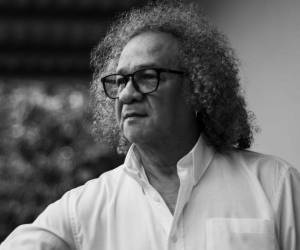 El primer texto que publicó Carlos Lanza sobre arte fue “Santos Arzú: la huella en búsqueda del hombre” (1996), sobre la exposición Templo en ruinas.