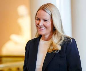 La princesa heredera de Noruega recibió este miércoles una de las noticias más alentadoras que su familia podía esperar en medio de uno de los periodos más duros que ha vivido la monarquía escandinava en años recientes: el trasplante de pulmón al que fue sometida en el Hospital Universitario de Oslo Rikshospitalet resultó exitoso, según confirmó la propia Casa Real en un comunicado oficial.