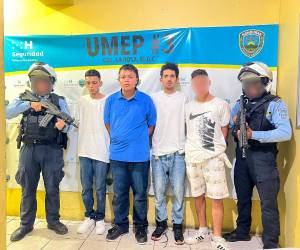Los cuatro jóvenes detenidos por agentes preventivos de la Policía Nacional (PN).