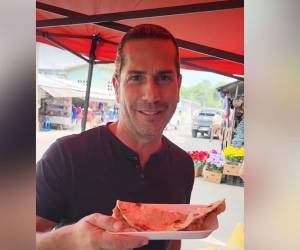 El Titi, Gregorio Pernía, fue grabado comiendo baleadas en la zona norte.