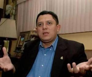 Casaña asegura que su caso es el mismo que el de la actual ministra que funge como titular en la Secretaría en Educación y tiene su plaza docente asignada.