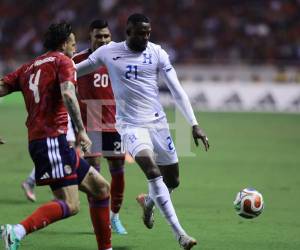 Varios hondureños se han presentado al hotel donde se encuentra concentrada la Selección Nacional.