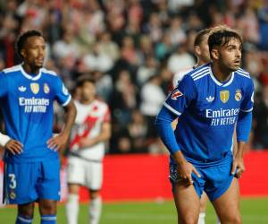El Real Madrid se ha complicado en su visita al Rayo Vallecano y Barcelona se podría acercar.