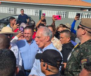 El presidente Nasry Asfura se refirió por primera vez al regreso de Juan Orlando Hernández durante una entrevista sobre proyectos de infraestructura vial.