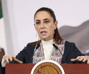 La presidenta de México, Claudia Sheinbaum, habla en una rueda de prensa este miércoles, en el Palacio Nacional de Ciudad de México.