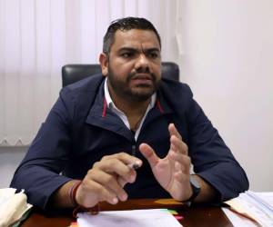 Director del ICF, Luis Solís, llamó a no seguir emitiendo títulos.