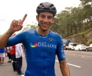 Luis López se mostró muy orgulloso tras proclamarse como el rey de la Vuelta Honduras 2022.