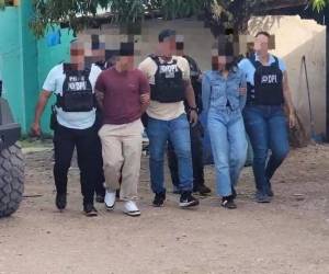 Los dos detenidos fueron trasladados bajo custodia policial a las instalaciones de la DPI en Olancho, donde permanecen mientras se continúa con el proceso de investigación.