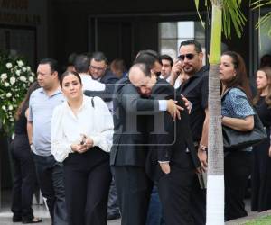 Las escenas del último adiós a la chef y presentadora Sandra Díaz del Valle quedaron marcadas por el silencio, las lágrimas y los rostros de profundo dolor que acompañaron cada momento del sepelio en la capital.