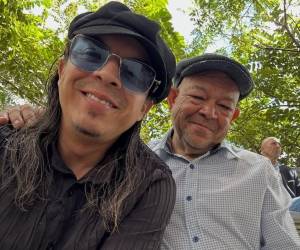 Un día antes, el vocalista de Diablos Negros y El Dúo Los Tres había pedido a sus seguidores que oraran por su padre. Les pido lleven en sus oraciones a mi amado papá ya que está complicado de salud, gracias, escribió. Pocas horas después, comunicó la noticia del deceso.