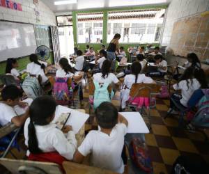 Las autoridades instruyen a los profesores y directores de los centros para evitar que los menores se expongan a las altas temperaturas.